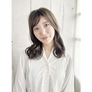 大人可愛いゆるクビレスタイル