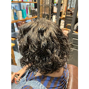 個性的ふんわりパーマ - Levi 神楽坂【レヴィ カグラザカ】掲載中