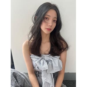 地毛風暗髪シアーブラック前髪なし韓国風ウェーブヘア