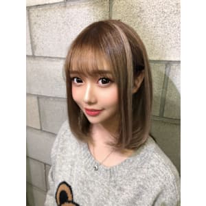 デザインカラー×ショートボブ