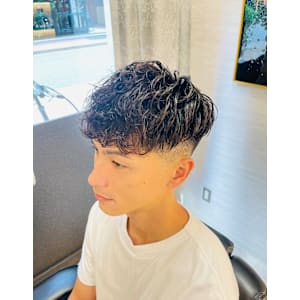 スペインカール×フェード - UNTRACE－BARBER SHOP－【アントレース バーバーショップ】掲載中