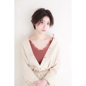 毛先にくせ毛っぽいワンカールパーマ