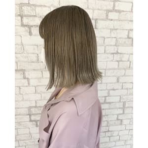 切りっぱなしボブ　グレージュカラー