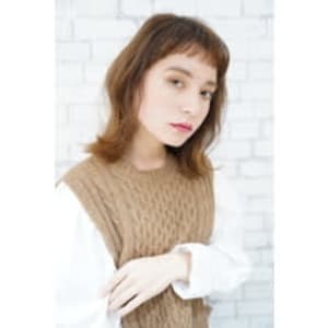 ミディアムボブ　ハイライトベージュ