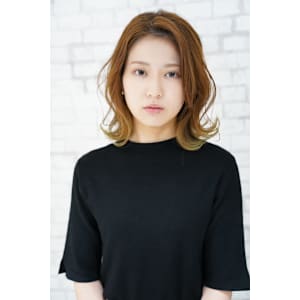 肩につくミディアムボブ