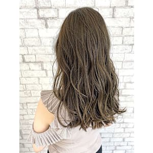 セミロング　透明感　アッシュベージュ