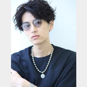 黒髪スパイラルミディアムセンターパート シャドウパーマ