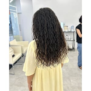 レイヤーカット/ロングパーマ/ウェットヘア