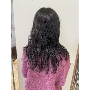 顔周りウルフ　パーマ　渡辺