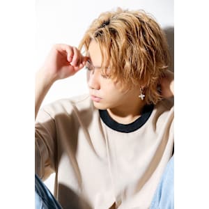 ブロンドカラー　メンズミディアムヘア　