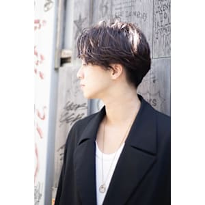 センターパートスペインパーマ　アップバング　アッシュブラック