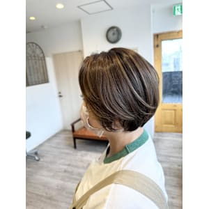 ショートボブ×ハイライトベージュ