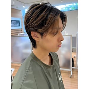 センターパート　ウルフ　カルマパーマ　アンブレラカラー