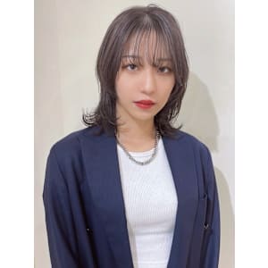 アッシュグレージュ　透明感カラー　くびれヘア　顔周りレイヤー