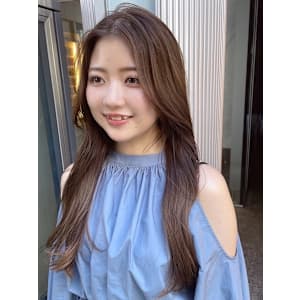 前髪なし ミルクティーベージュ 顔周りレイヤー ゆる巻き 