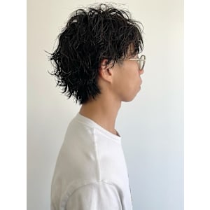 ナチュラルパーマ　無造作　マッシュウルフ　メンズカジュアル