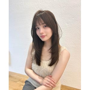 レイヤーカットで動きの出るワンカールスタイル