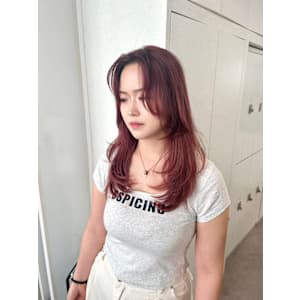 秋に人気のワインレッドカラー