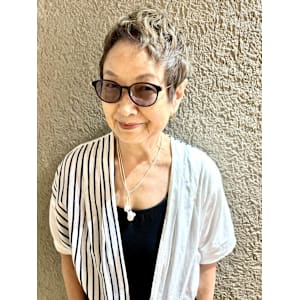 脱白髪染め／60代70代ハンサムショート