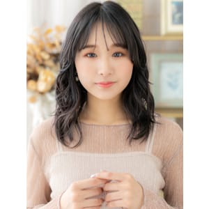 大人ガーリーゆるふわミディグレージュカラー　レイヤーパーマ