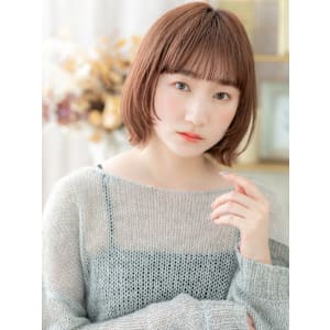 韓国風ベージュピンク外ハネ透け感ミニボブ　耳かけボブ