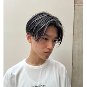 あなたの似合うがわかる！メンズセンターパート×ハイライト