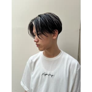 あなたの似合うがわかる！メンズセンターパート×ハイライト