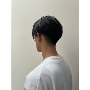 あなたの似合うがわかる！メンズセンターパート×ハイライト