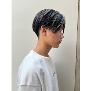 あなたの似合うがわかる！メンズセンターパート×ハイライト