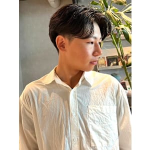 センターパート　ビジネス　眉カット　マッシュヘア　爽やか