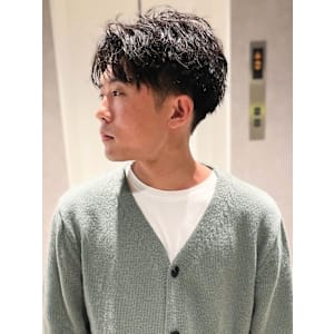 ツイストスパイラルパーマ　ショートパーマ　センターパート