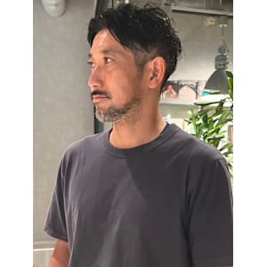 ツーブロック　ツイストパーマ　40代50代　センターパート
