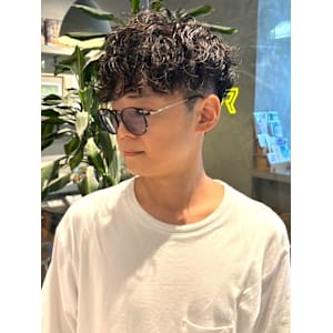 ツイストスパイラルパーマ　ツーブロック　マッシュヘア