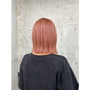 ピンクベージュ