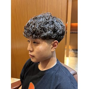 銀座　理容室　スキンフェード　ナチュラルパーマ