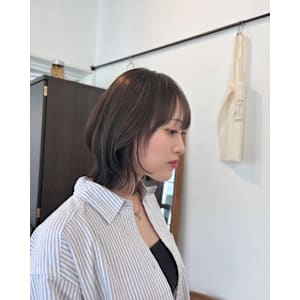 韓国くびれレイヤーボブ×オリーブグレー