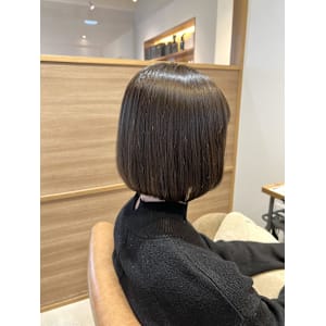 カーキブラウン