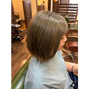 くびれボブ×透明感ベージュ