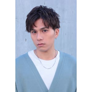 ツーブロックセンターパートショートマッシュ