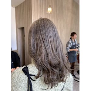 グレーベージュです！