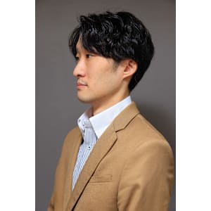 七三オールバック+ツーブロック！前髪をかき上げて爽やかさＵＰ