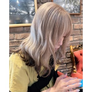 タヌキカラー_ホワイトベージュ_毛先ブラウン_オンブレ3