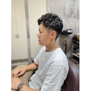 しっかり刈り上げパーマスタイル