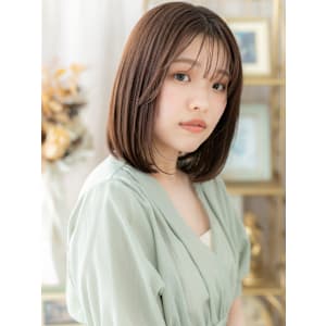 流し前髪アッシュオリーブ内巻きワンカール　透明感カラー