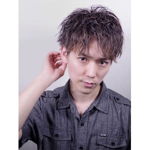20代30代ツイストスパイラルパーマショートスパイキー