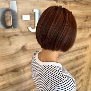 まるみショートボブ×白髪ぼかしハイライト