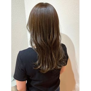 明るめオリーブブラウン　艶髪ロング　ゆる巻き　ダメージレス