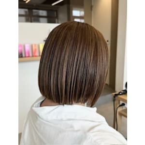 切りっぱなしボブ×ハイライト