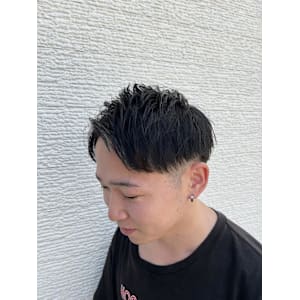 刈り上げショート×アップバング