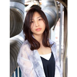 毛先外ハネ×くびれスタイル